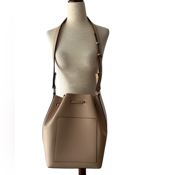 Zara Faux Leather Bucket Crossbody Cream/Beige Elegant Tan Bucket Bag - Picture 3 of 12